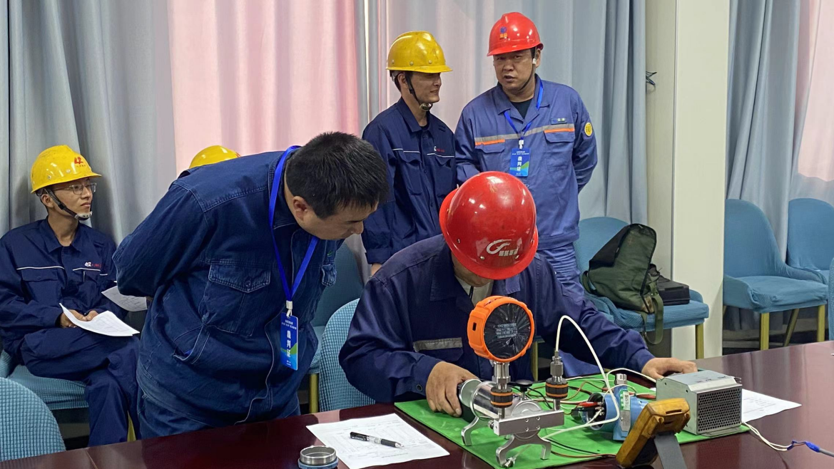 安陽市殷都區(qū)總工會(huì)舉辦安陽市新型化工產(chǎn)業(yè)集群技能競(jìng)賽暨第十屆“同興杯”職工技能大賽